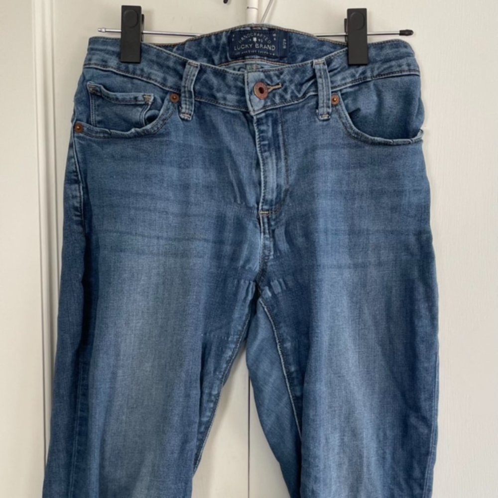 Lucky Brand Skinny Jeans. Size 8 or 29" waist.
